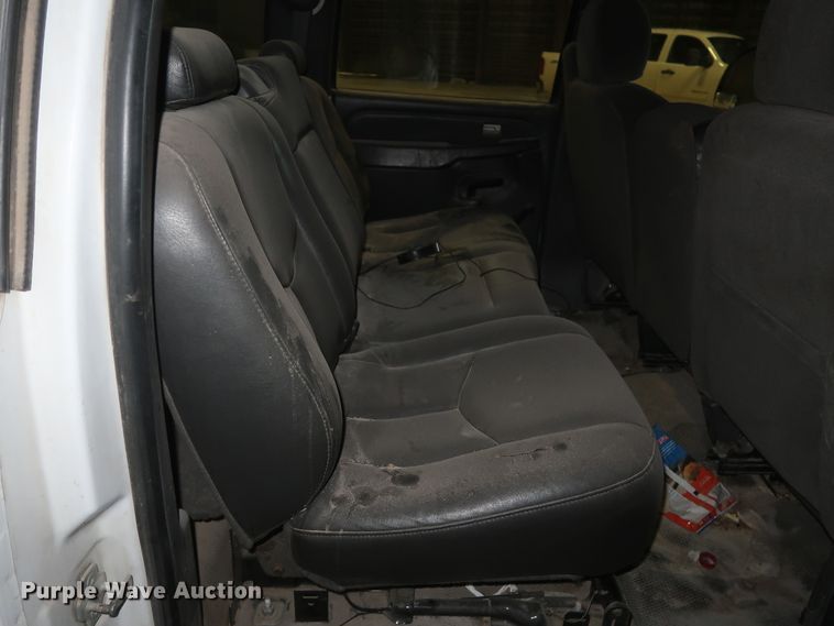 image for item DH0893 2005 Chevrolet Silverado 3500  Crew Cab utility bed pickup truck