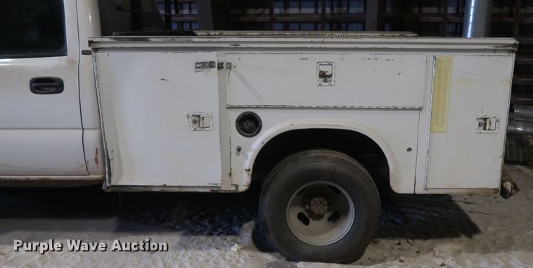 image for item DH0893 2005 Chevrolet Silverado 3500  Crew Cab utility bed pickup truck
