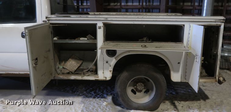 image for item DH0893 2005 Chevrolet Silverado 3500  Crew Cab utility bed pickup truck