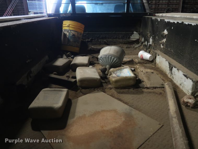 image for item DH0893 2005 Chevrolet Silverado 3500  Crew Cab utility bed pickup truck