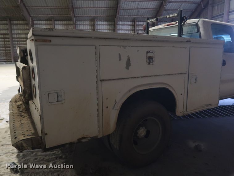 image for item DH0893 2005 Chevrolet Silverado 3500  Crew Cab utility bed pickup truck