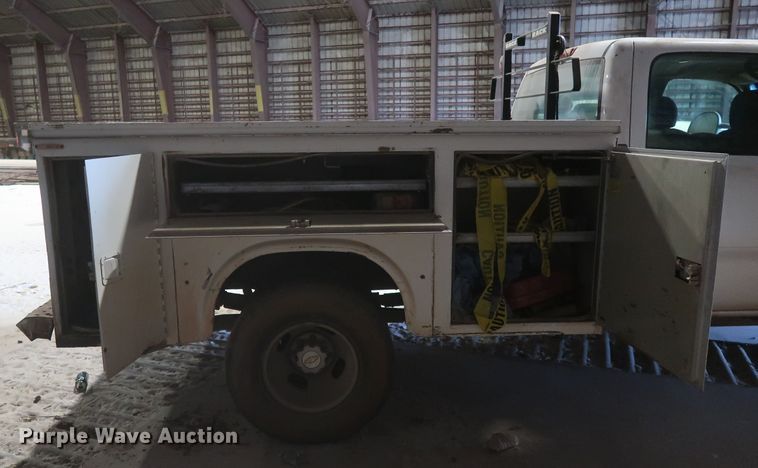 image for item DH0893 2005 Chevrolet Silverado 3500  Crew Cab utility bed pickup truck