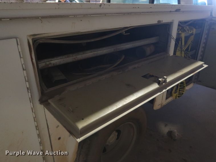 image for item DH0893 2005 Chevrolet Silverado 3500  Crew Cab utility bed pickup truck