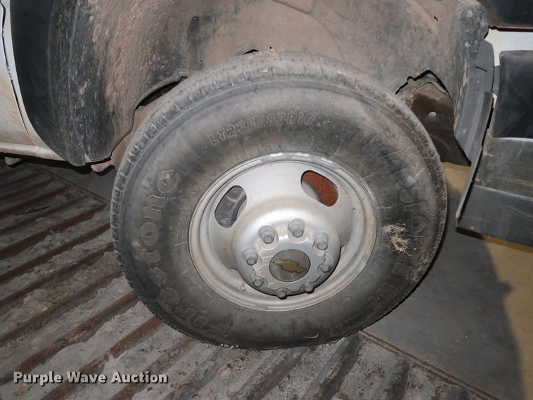 image for item DH0893 2005 Chevrolet Silverado 3500  Crew Cab utility bed pickup truck