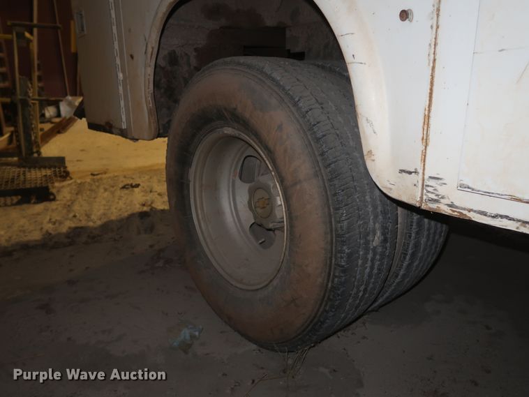 image for item DH0893 2005 Chevrolet Silverado 3500  Crew Cab utility bed pickup truck