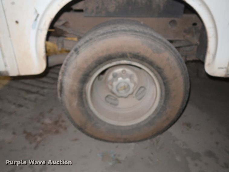 image for item DH0893 2005 Chevrolet Silverado 3500  Crew Cab utility bed pickup truck