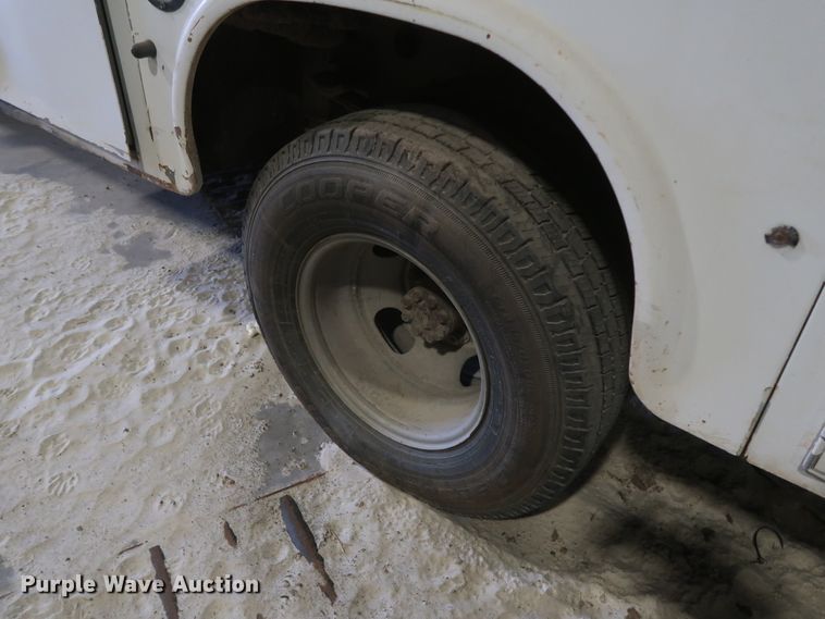 image for item DH0893 2005 Chevrolet Silverado 3500  Crew Cab utility bed pickup truck