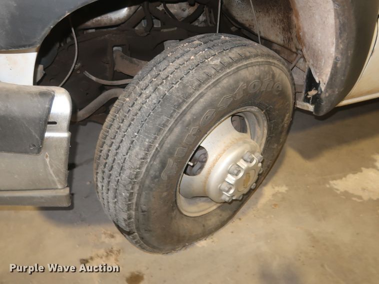 image for item DH0893 2005 Chevrolet Silverado 3500  Crew Cab utility bed pickup truck