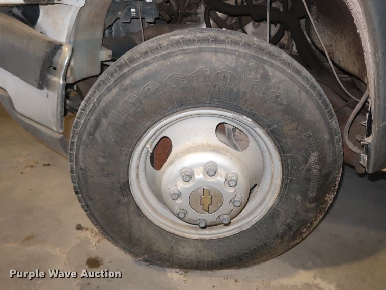 image for item DH0893 2005 Chevrolet Silverado 3500  Crew Cab utility bed pickup truck