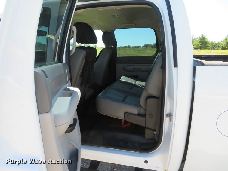 image for item DH1025 2014 Chevrolet Silverado 2500 LS  Crew Cab pickup truck