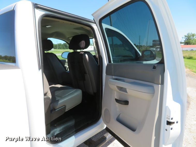 image for item DH1025 2014 Chevrolet Silverado 2500 LS  Crew Cab pickup truck