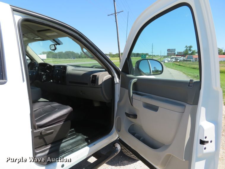 image for item DH1025 2014 Chevrolet Silverado 2500 LS  Crew Cab pickup truck