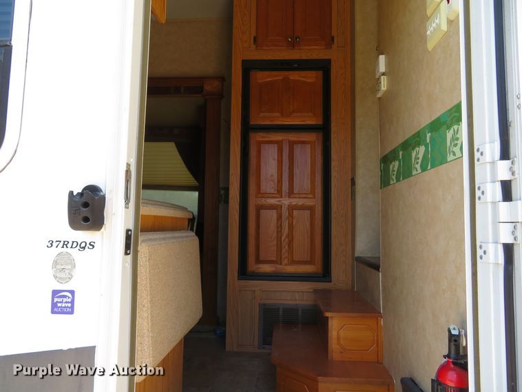 image for item DH1026 2007 Forest River Cedar Creek 37RDQS  camper