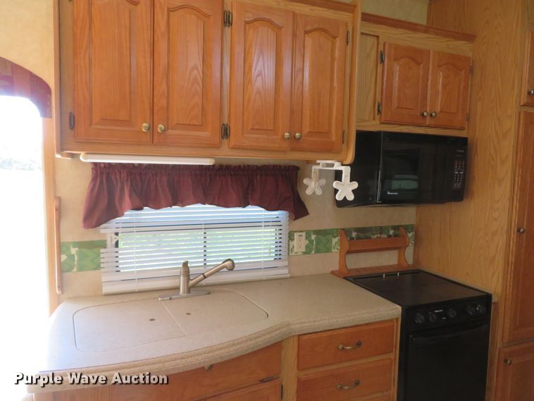 image for item DH1026 2007 Forest River Cedar Creek 37RDQS  camper