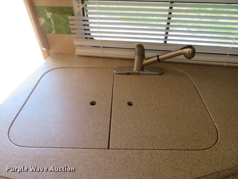 image for item DH1026 2007 Forest River Cedar Creek 37RDQS  camper