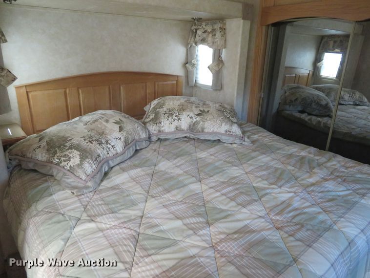 image for item DH1026 2007 Forest River Cedar Creek 37RDQS  camper