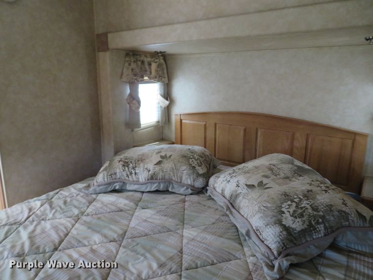 image for item DH1026 2007 Forest River Cedar Creek 37RDQS  camper