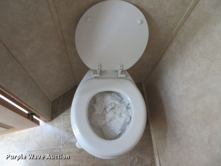 image for item DH1026 2007 Forest River Cedar Creek 37RDQS  camper