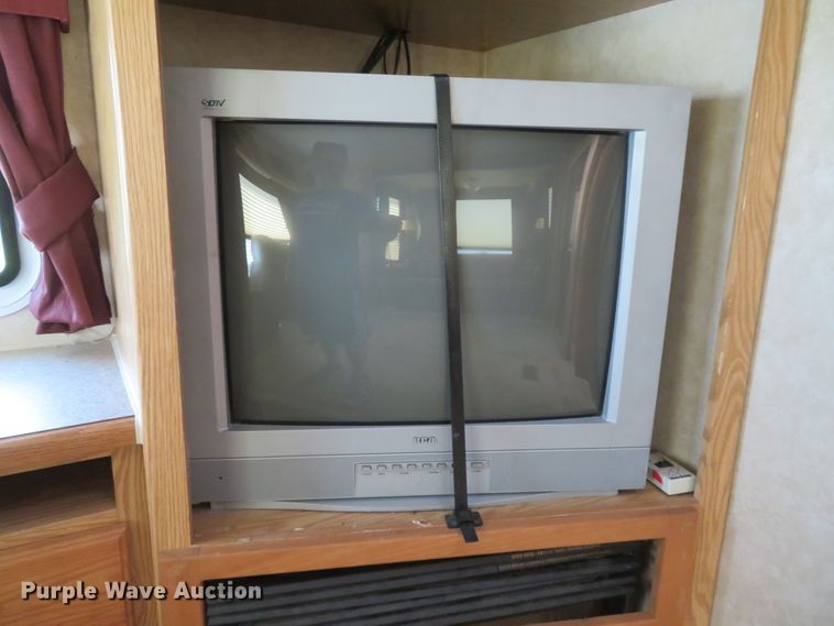 image for item DH1026 2007 Forest River Cedar Creek 37RDQS  camper