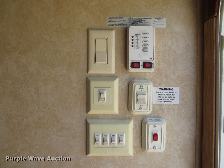 image for item DH1026 2007 Forest River Cedar Creek 37RDQS  camper