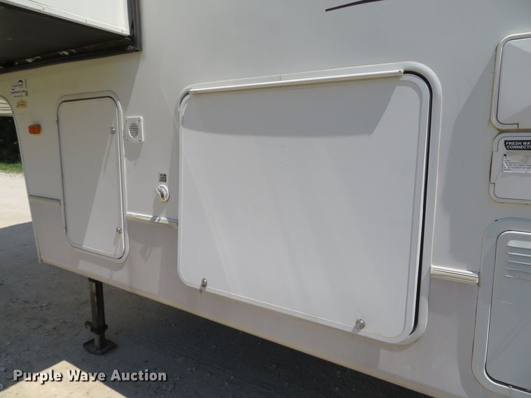 image for item DH1026 2007 Forest River Cedar Creek 37RDQS  camper