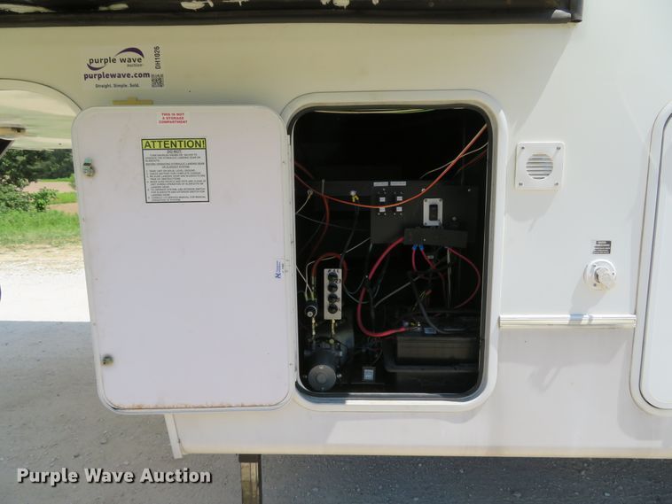 image for item DH1026 2007 Forest River Cedar Creek 37RDQS  camper