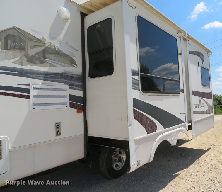 image for item DH1026 2007 Forest River Cedar Creek 37RDQS  camper