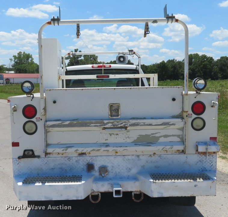 image for item DH1039 2006 Chevrolet Silverado 2500HD  Ext. Cab utility bed pickup truck