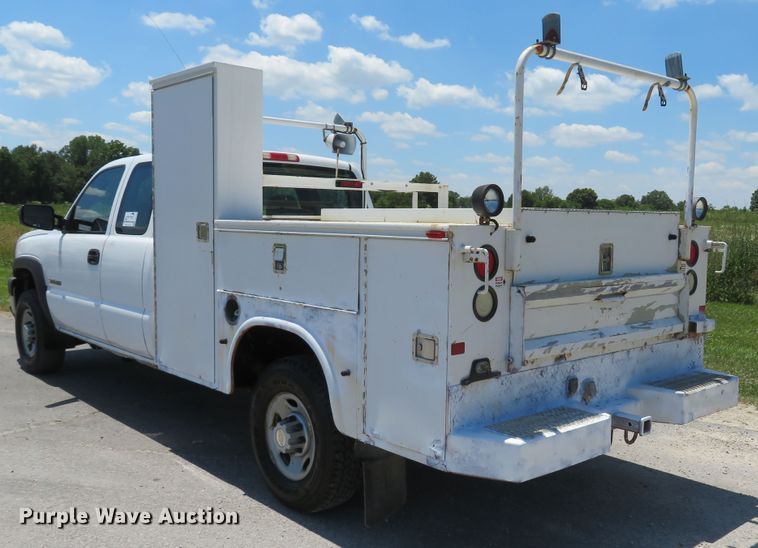 image for item DH1039 2006 Chevrolet Silverado 2500HD  Ext. Cab utility bed pickup truck