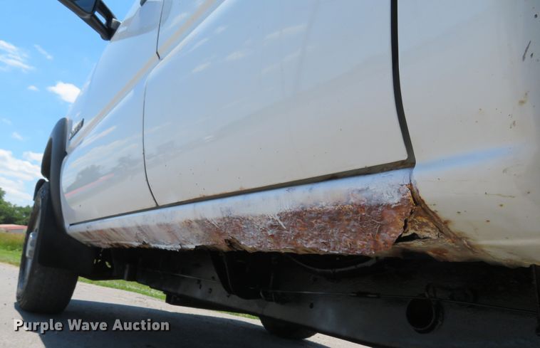 image for item DH1039 2006 Chevrolet Silverado 2500HD  Ext. Cab utility bed pickup truck