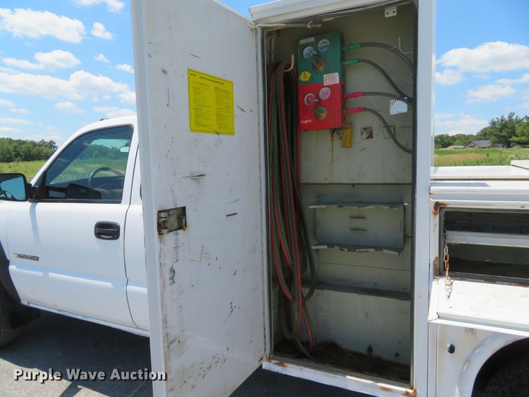 image for item DH1039 2006 Chevrolet Silverado 2500HD  Ext. Cab utility bed pickup truck