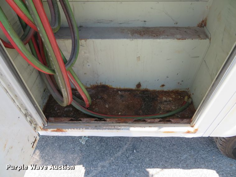 image for item DH1039 2006 Chevrolet Silverado 2500HD  Ext. Cab utility bed pickup truck