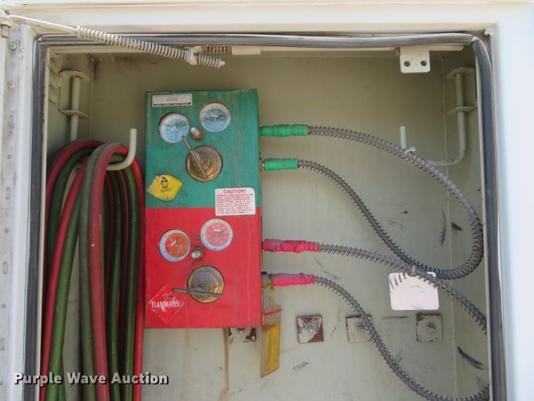 image for item DH1039 2006 Chevrolet Silverado 2500HD  Ext. Cab utility bed pickup truck