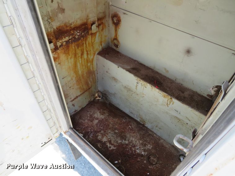 image for item DH1039 2006 Chevrolet Silverado 2500HD  Ext. Cab utility bed pickup truck