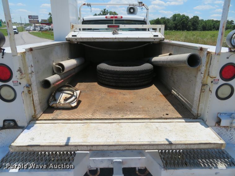 image for item DH1039 2006 Chevrolet Silverado 2500HD  Ext. Cab utility bed pickup truck