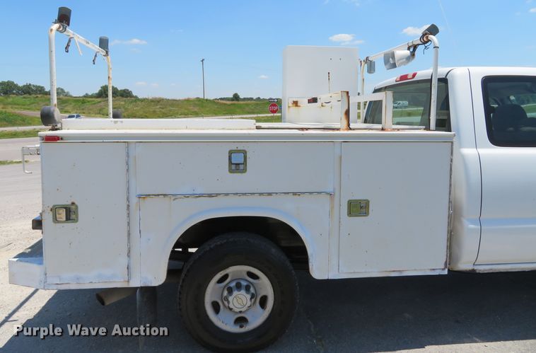 image for item DH1039 2006 Chevrolet Silverado 2500HD  Ext. Cab utility bed pickup truck