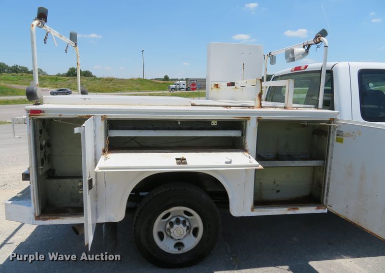 image for item DH1039 2006 Chevrolet Silverado 2500HD  Ext. Cab utility bed pickup truck