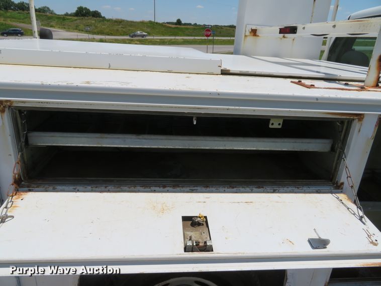 image for item DH1039 2006 Chevrolet Silverado 2500HD  Ext. Cab utility bed pickup truck