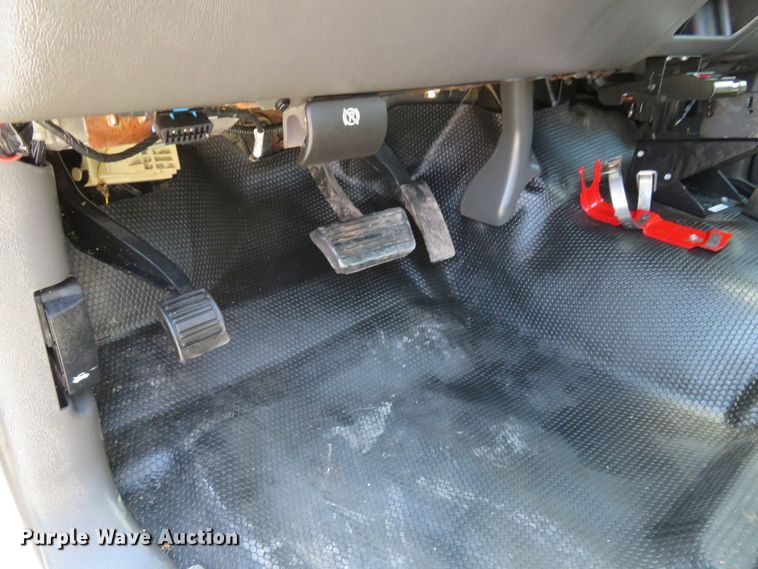 image for item DH1039 2006 Chevrolet Silverado 2500HD  Ext. Cab utility bed pickup truck