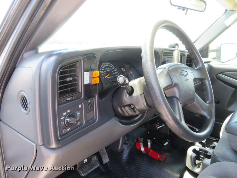 image for item DH1039 2006 Chevrolet Silverado 2500HD  Ext. Cab utility bed pickup truck