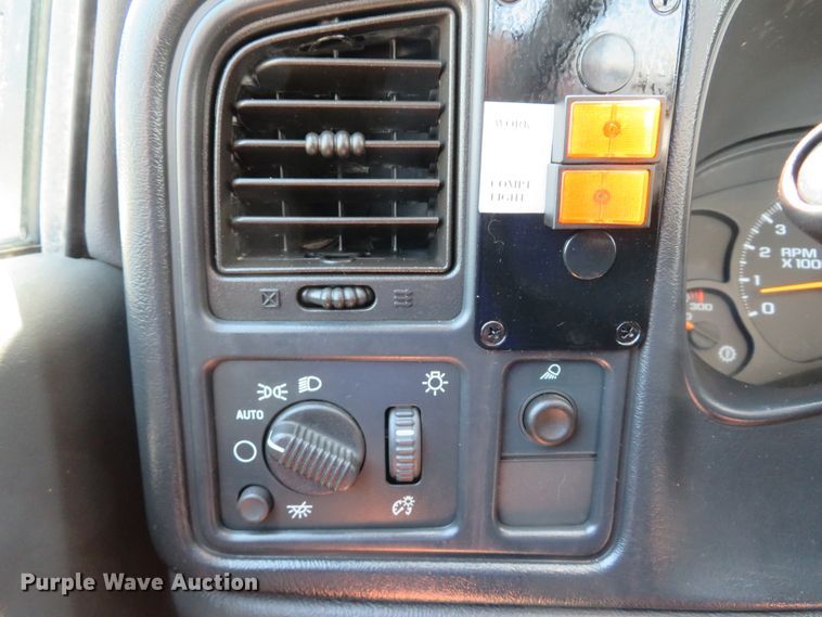 image for item DH1039 2006 Chevrolet Silverado 2500HD  Ext. Cab utility bed pickup truck