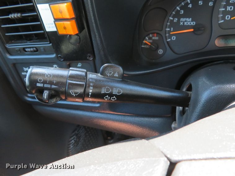 image for item DH1039 2006 Chevrolet Silverado 2500HD  Ext. Cab utility bed pickup truck