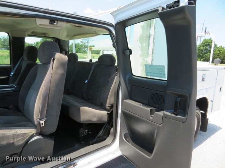 image for item DH1039 2006 Chevrolet Silverado 2500HD  Ext. Cab utility bed pickup truck