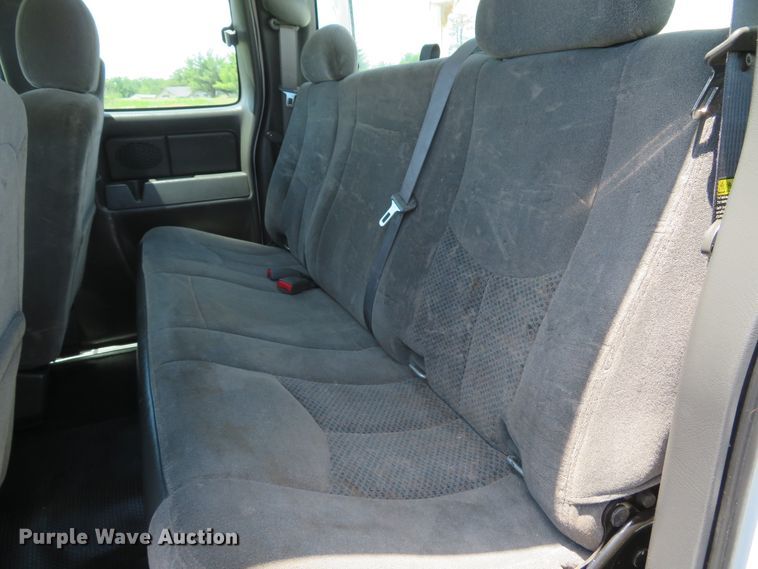 image for item DH1039 2006 Chevrolet Silverado 2500HD  Ext. Cab utility bed pickup truck