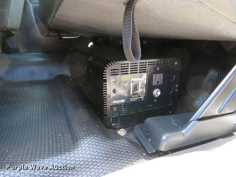 image for item DH1039 2006 Chevrolet Silverado 2500HD  Ext. Cab utility bed pickup truck