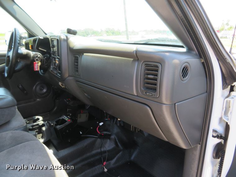 image for item DH1039 2006 Chevrolet Silverado 2500HD  Ext. Cab utility bed pickup truck