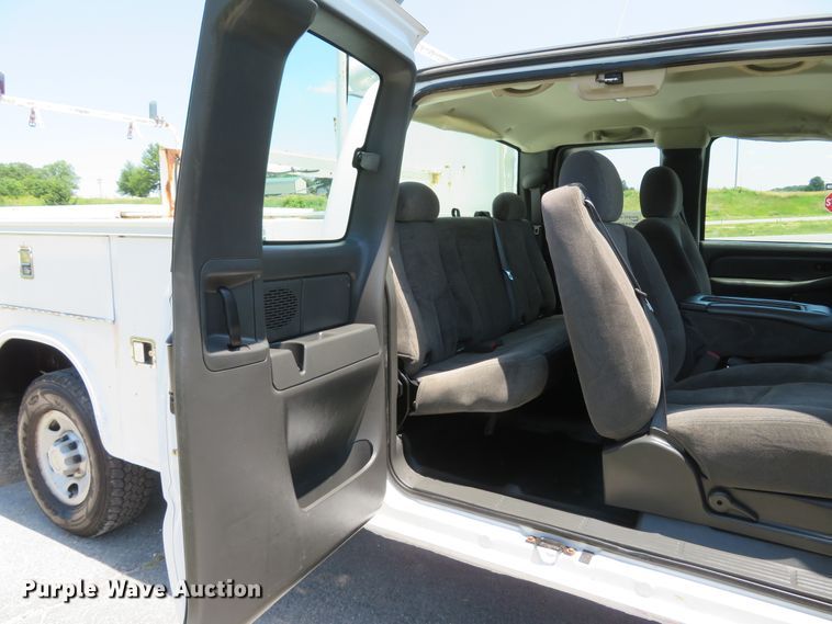 image for item DH1039 2006 Chevrolet Silverado 2500HD  Ext. Cab utility bed pickup truck