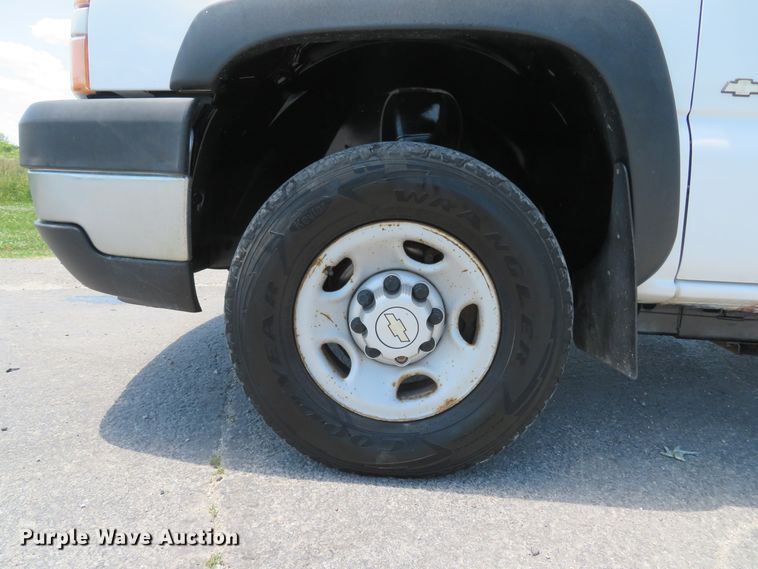 image for item DH1039 2006 Chevrolet Silverado 2500HD  Ext. Cab utility bed pickup truck