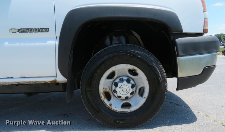 image for item DH1039 2006 Chevrolet Silverado 2500HD  Ext. Cab utility bed pickup truck