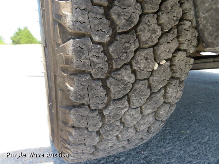 image for item DH1039 2006 Chevrolet Silverado 2500HD  Ext. Cab utility bed pickup truck